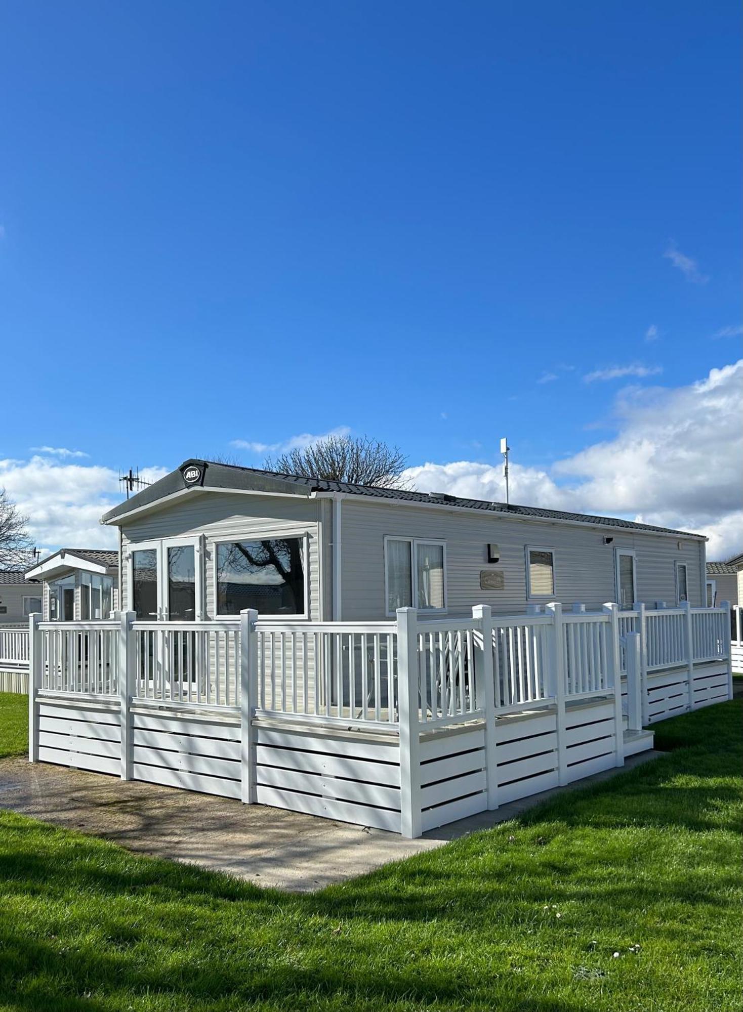 Bertie-By-The-Sea At Hoburne Naish Hotel Highcliffe Exterior photo